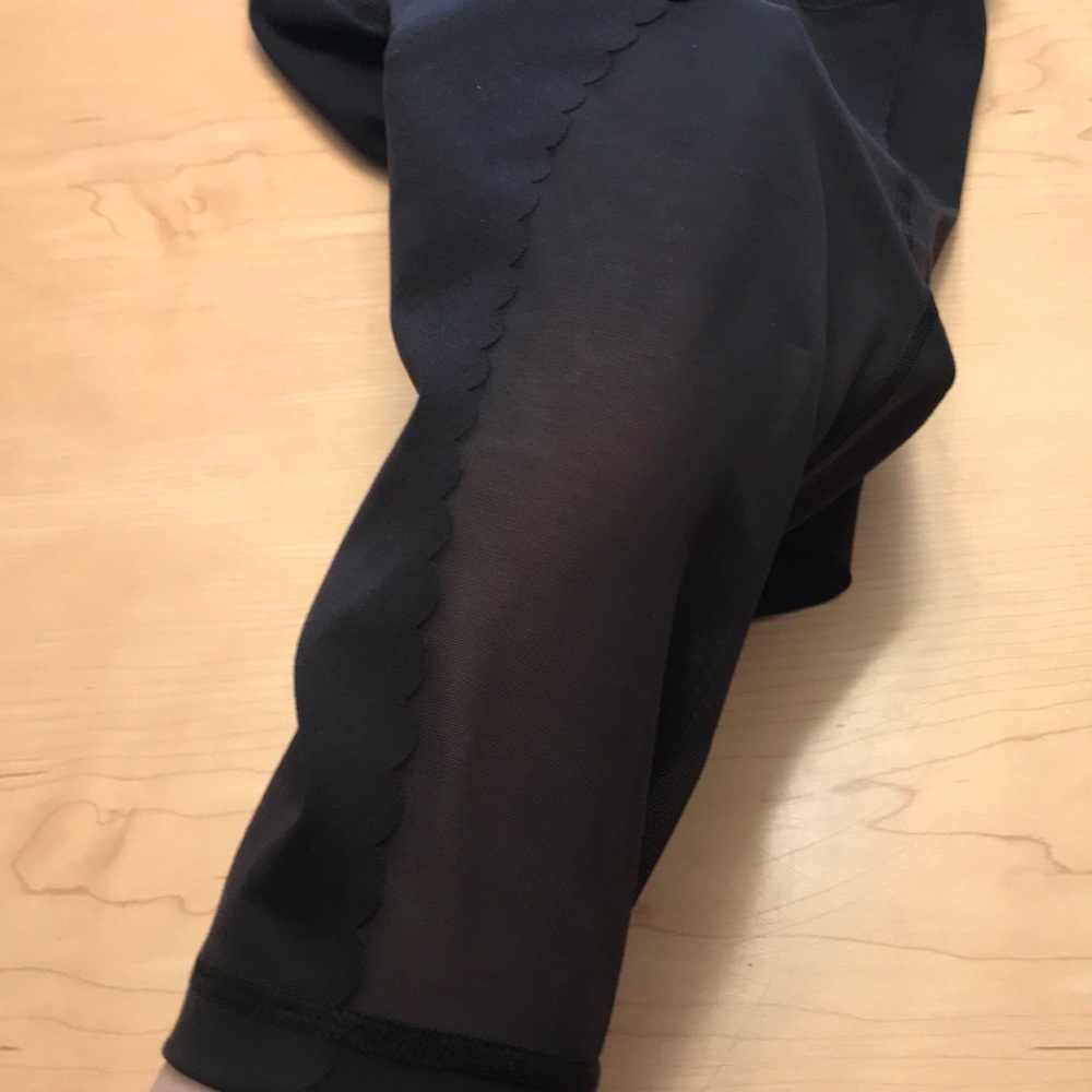 Victoria Secret Sport Black Capri Leggings w/ Mesh - Picture 13 of 14